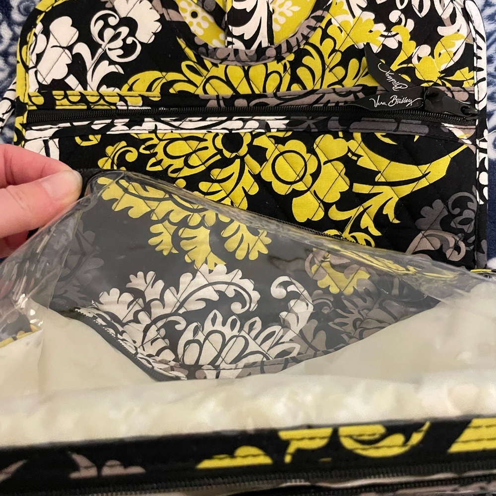 GREAT CONDITION Vera Bradley Hanging Travel / Toiletry Organizer in Baroque - Picture 10 of 13